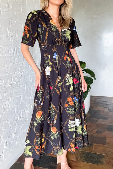 Black Floral: izzy