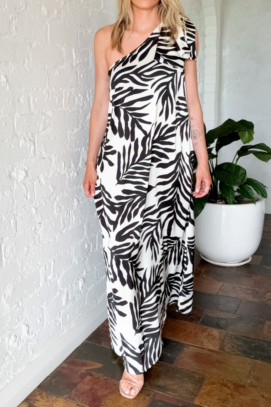 Black Leaf Print