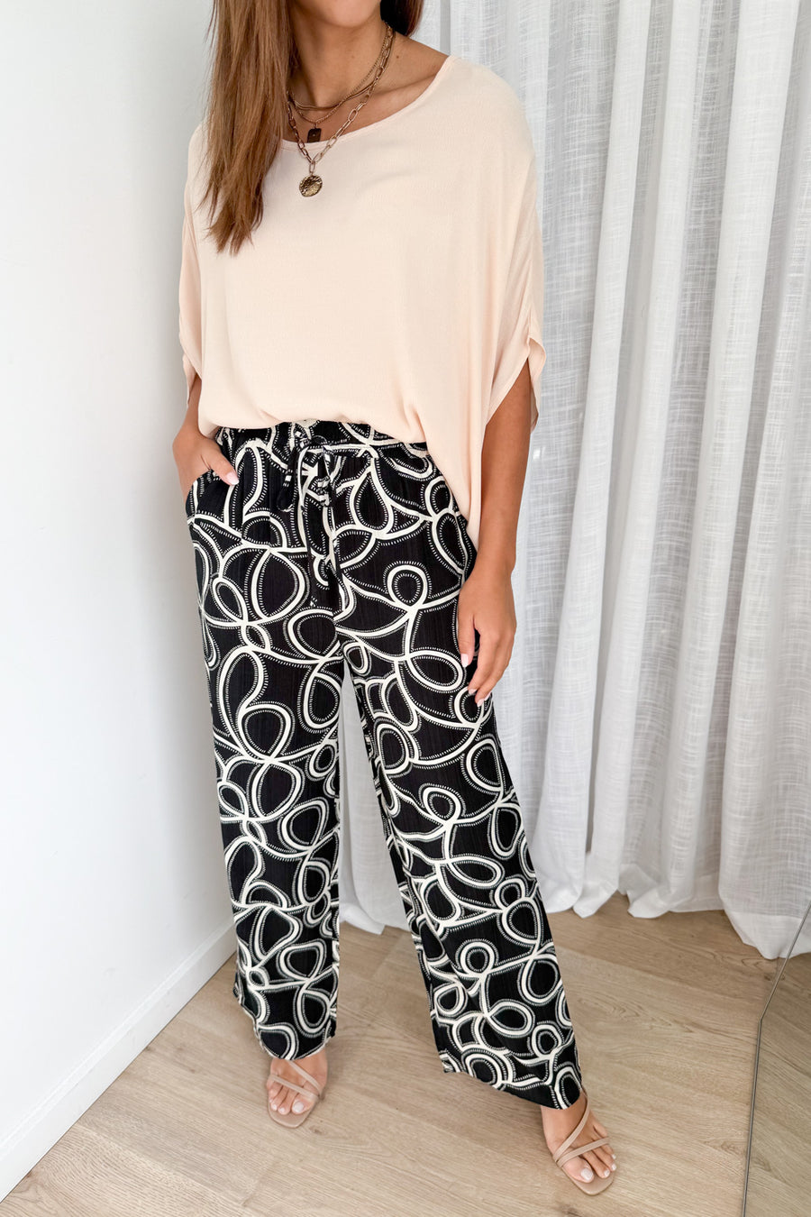 Black White Swirl