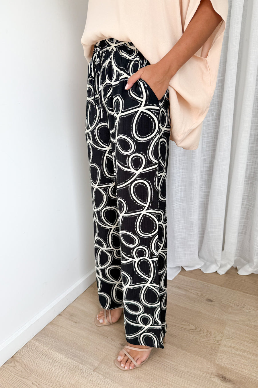 Black White Swirl