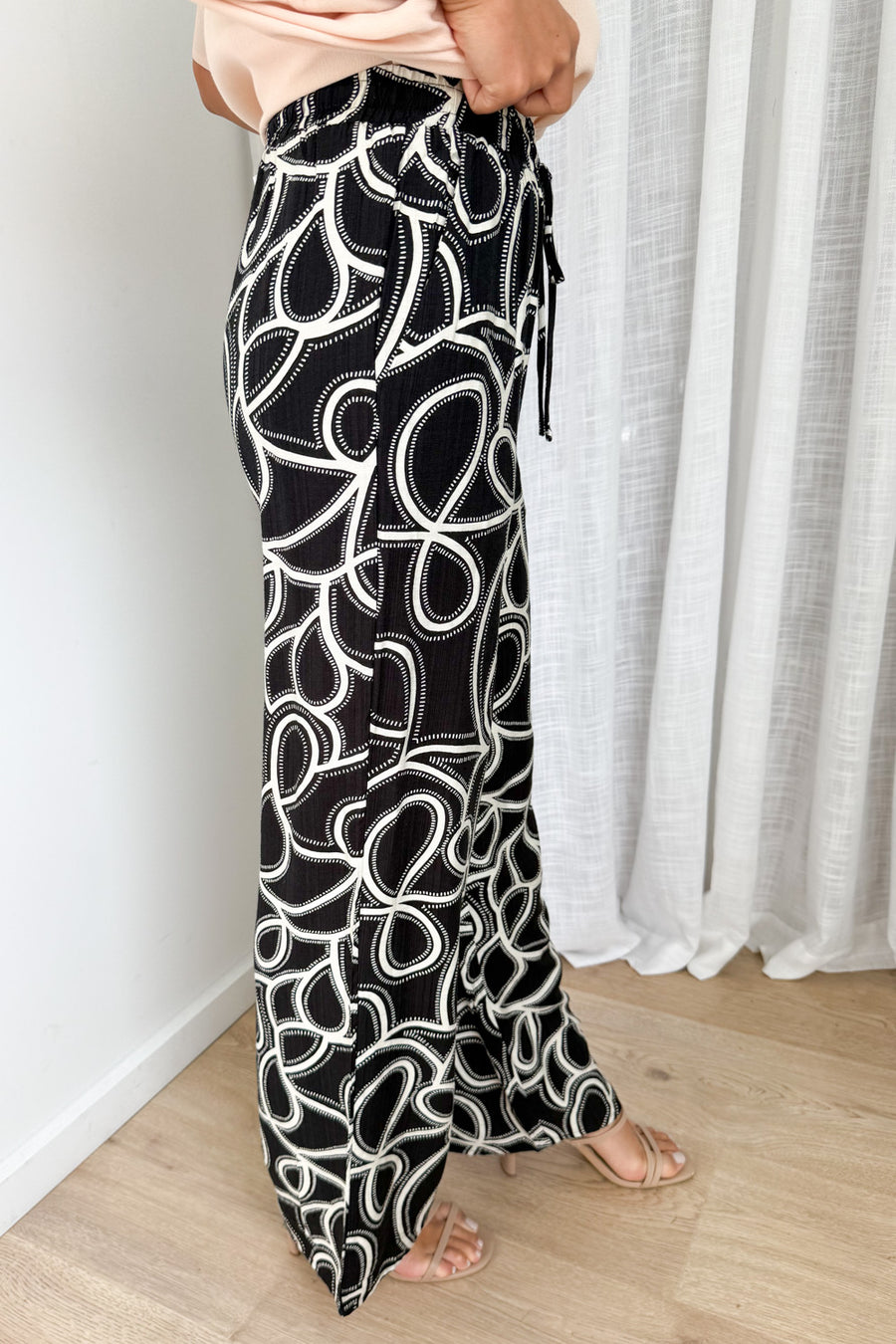 Black White Swirl