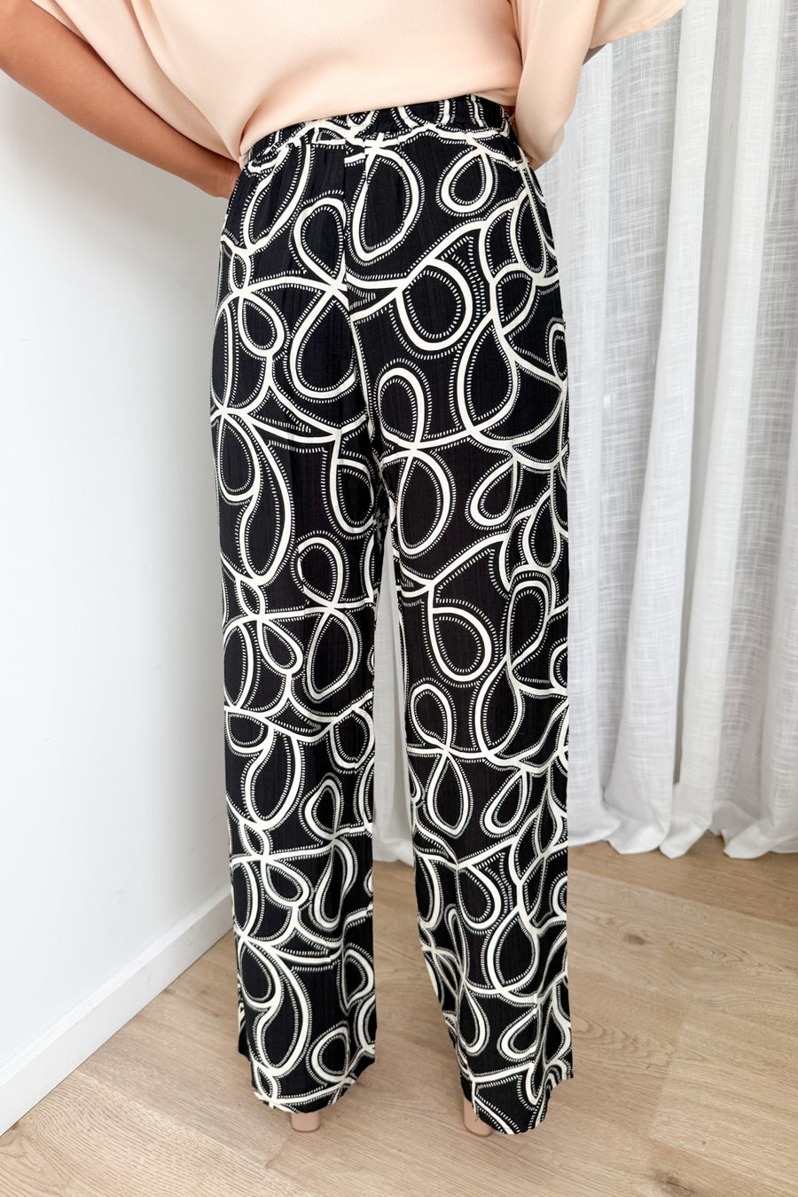 Black White Swirl