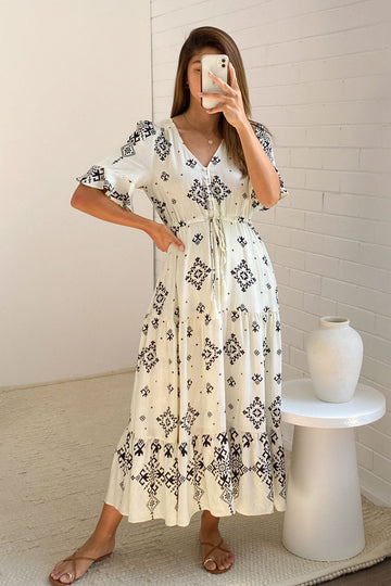 Cream Black: kym
