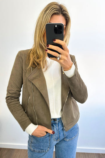 Khaki: izzy