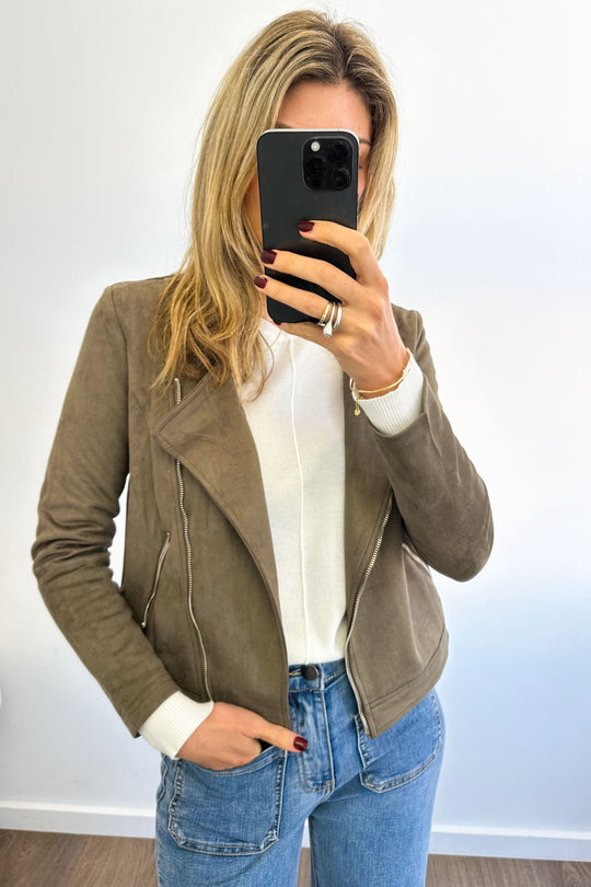 Khaki: izzy