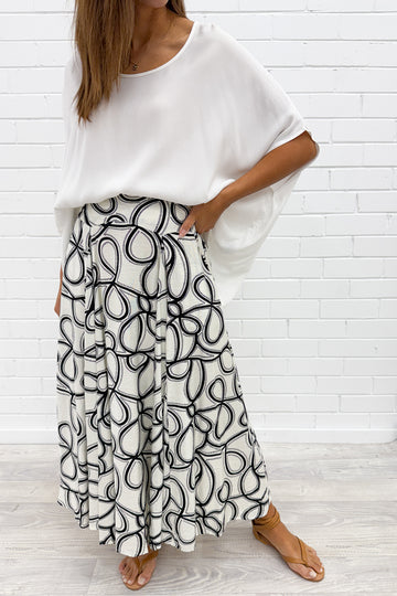 White Black Swirl: kym