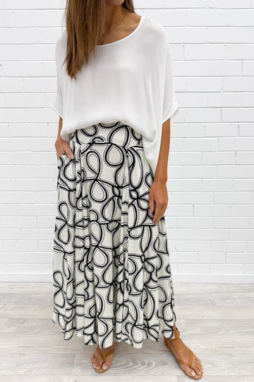 White Black Swirl: kym