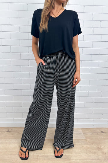 Black White Stripe: eve