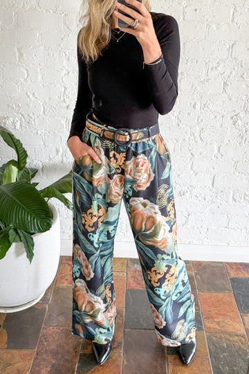 Black Floral: izzy