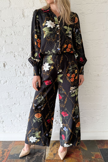 Black Floral: izzy