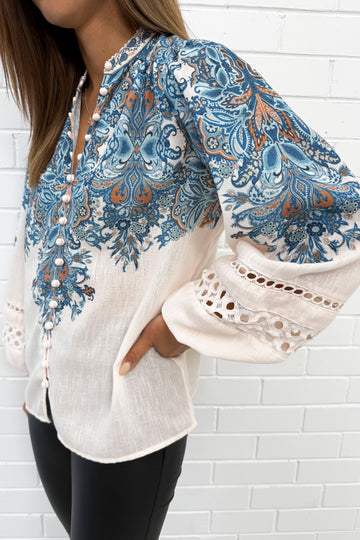 Cream Blue Paisley: kym