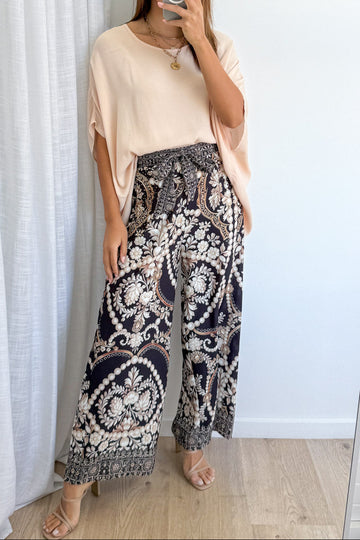 Black Vintage Pearl: kym