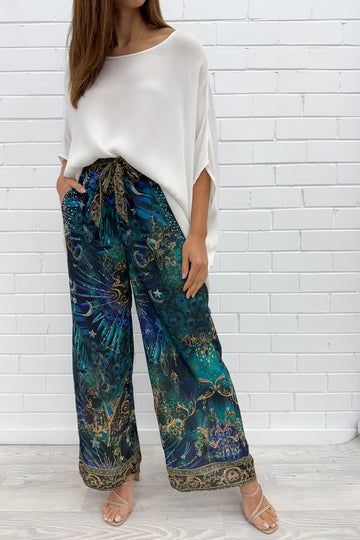 Emerald Navy: kym