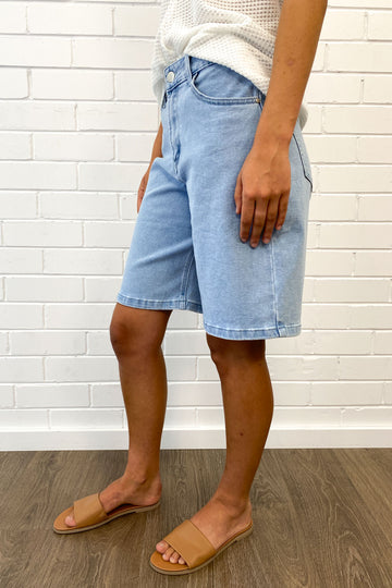 Light Denim: tah