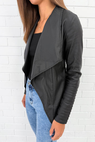Black Wetlook: kym