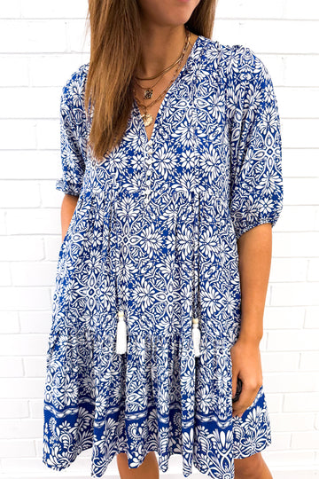 Blue White: kym