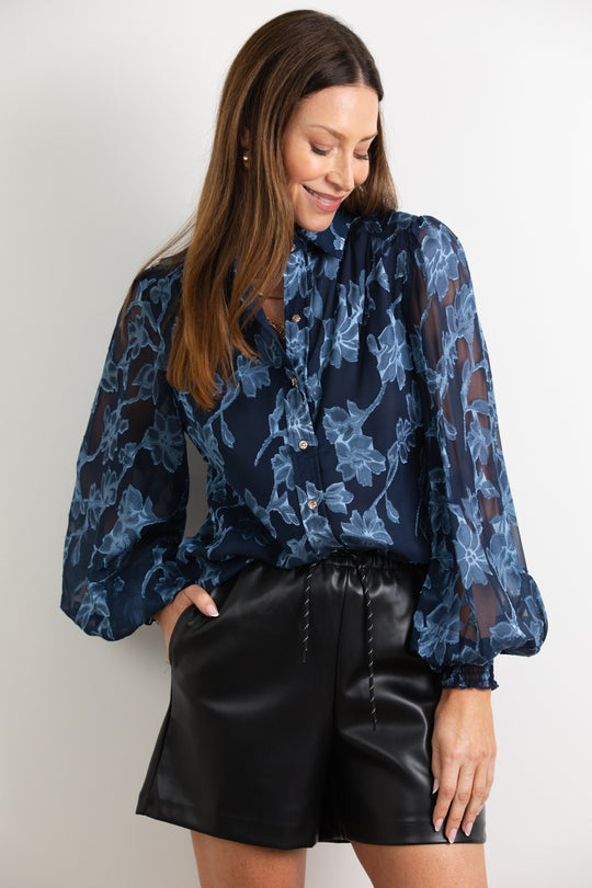 Navy Blue: ange