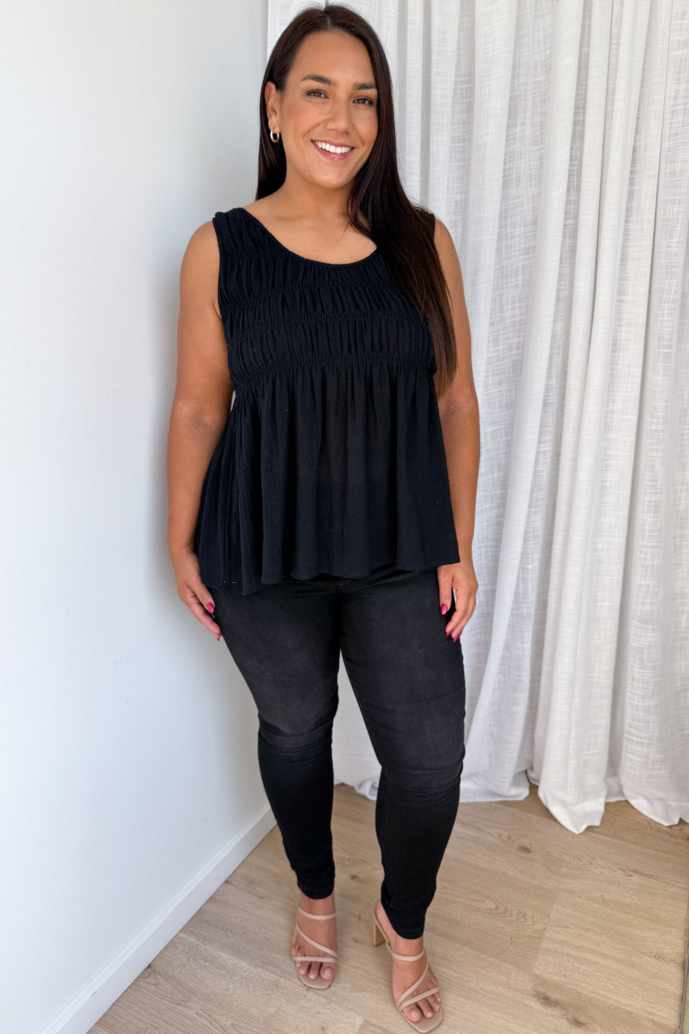 Vea Black Top