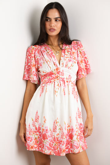 Pink Border: nina