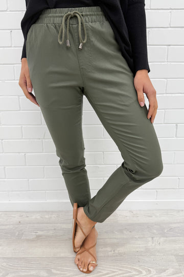 Khaki: kym