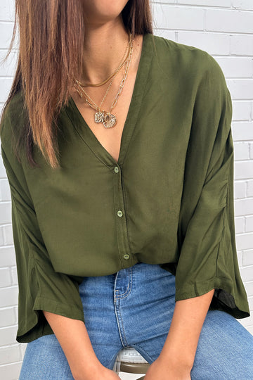Khaki: kym