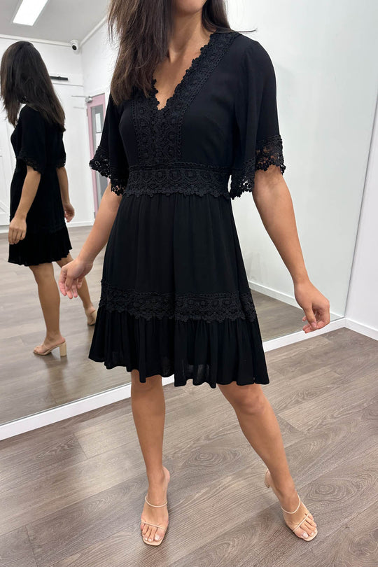 Black: kym