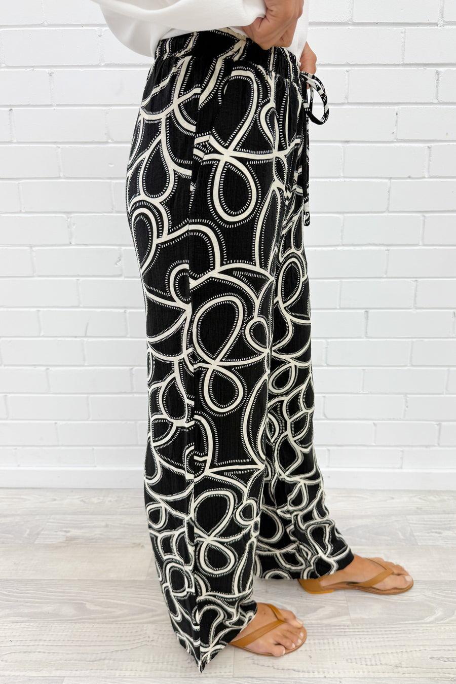 Black White Swirl