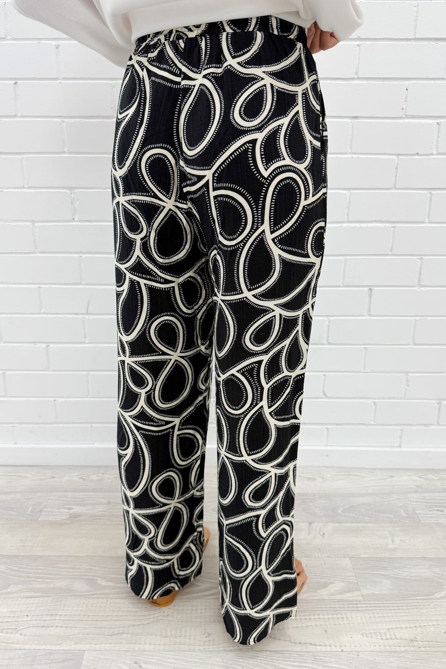Black White Swirl