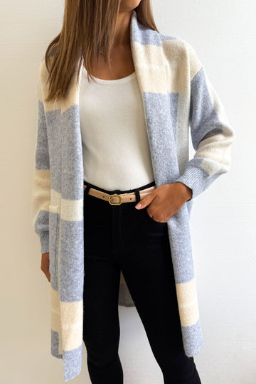 Blue White: kym