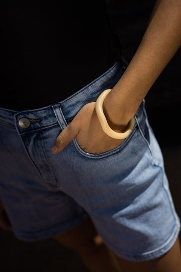 Beige: kym
